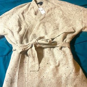 NWT Ann Taylor Light Gray and Black Speckled Dot Duster